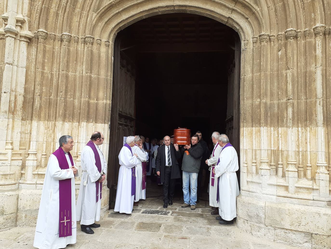 Funeral en Medina de Rioseco del sacerdote Alejandro Ovelleiro 'Jano'. 