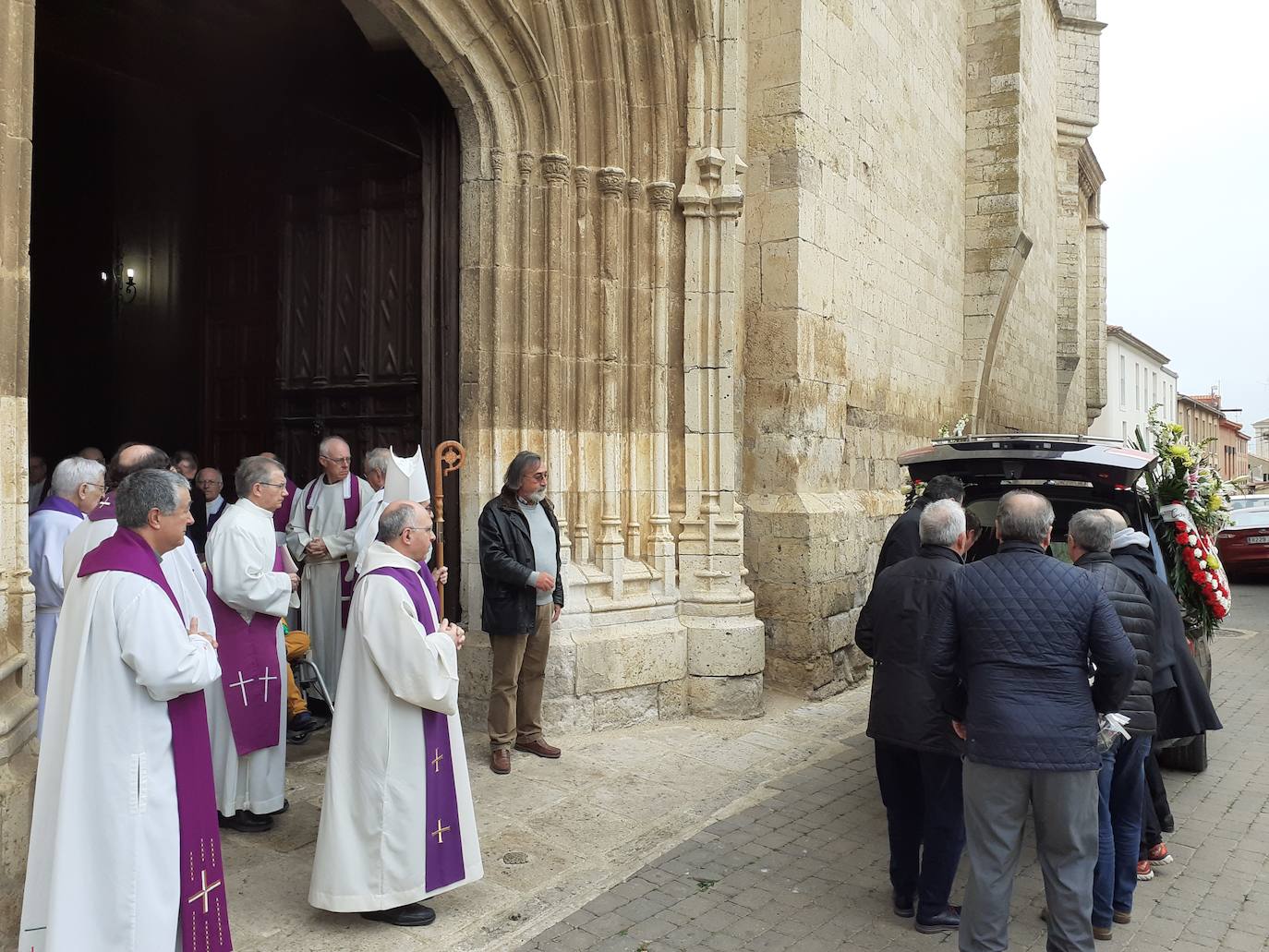 Funeral en Medina de Rioseco del sacerdote Alejandro Ovelleiro 'Jano'. 