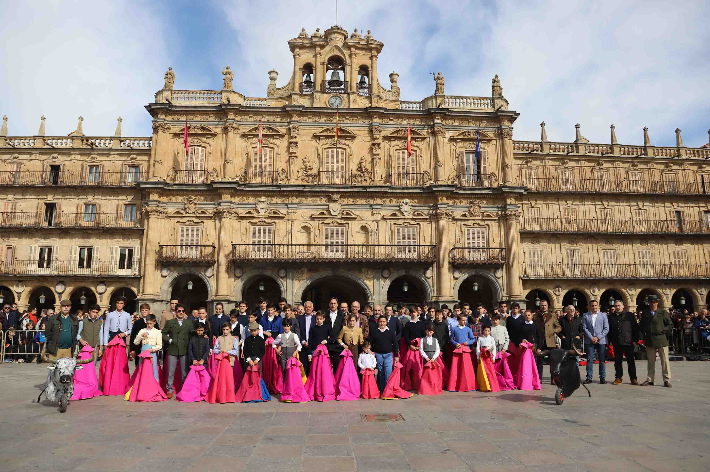 Fotos: La exhibición de los alumnos de la escuela de tauromaquia en la Plaza Mayor de Salamanca