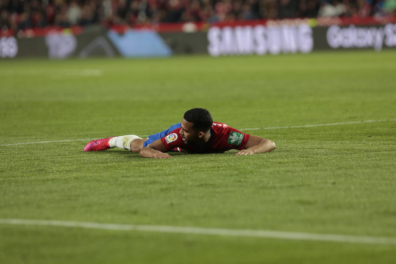 El Granada se lleva la victoria por 2-1 con una remontada in extremis. 