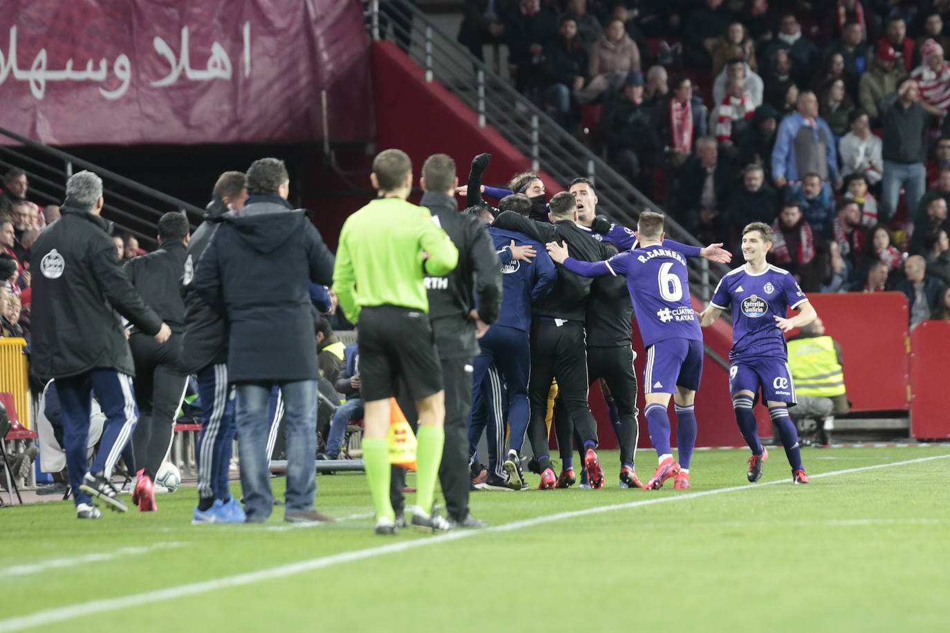 El Granada se lleva la victoria por 2-1 con una remontada in extremis. 