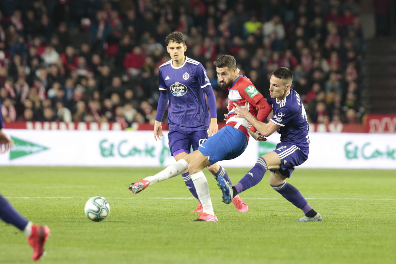 El Granada se lleva la victoria por 2-1 con una remontada in extremis. 