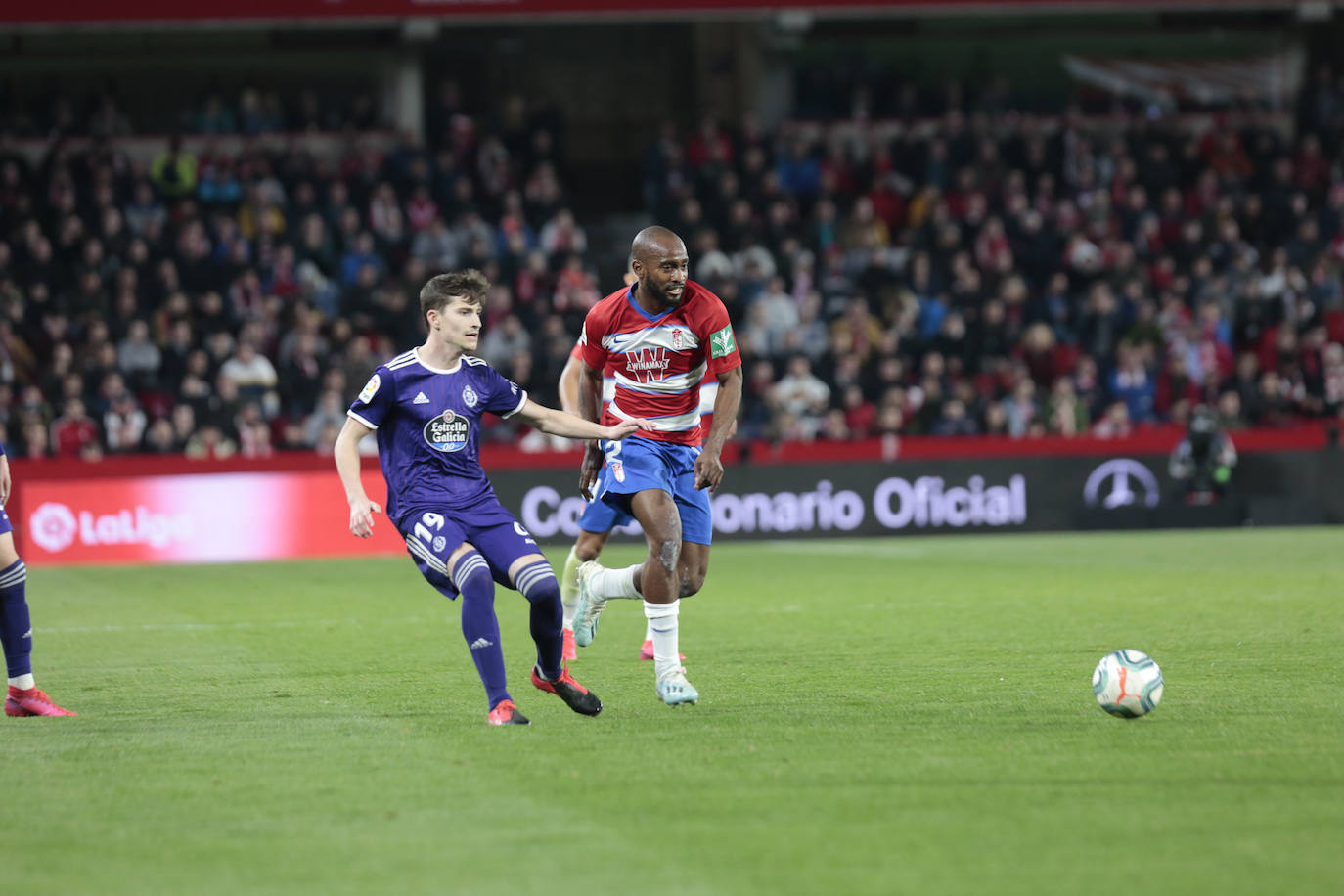 El Granada se lleva la victoria por 2-1 con una remontada in extremis. 