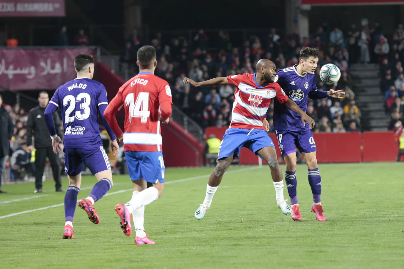 El Granada se lleva la victoria por 2-1 con una remontada in extremis. 