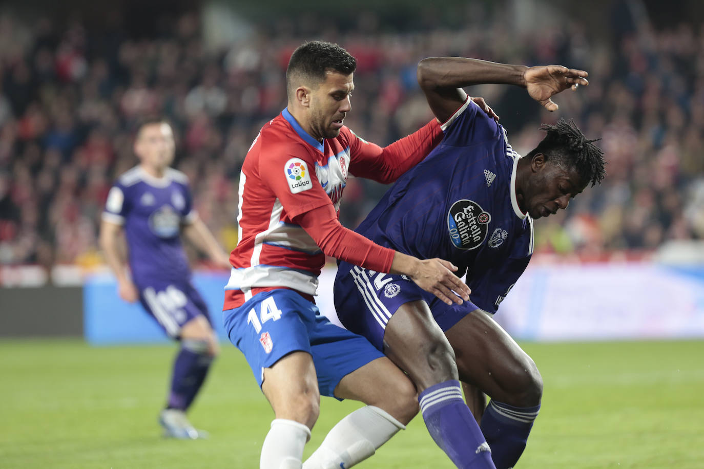 El Granada se lleva la victoria por 2-1 con una remontada in extremis. 