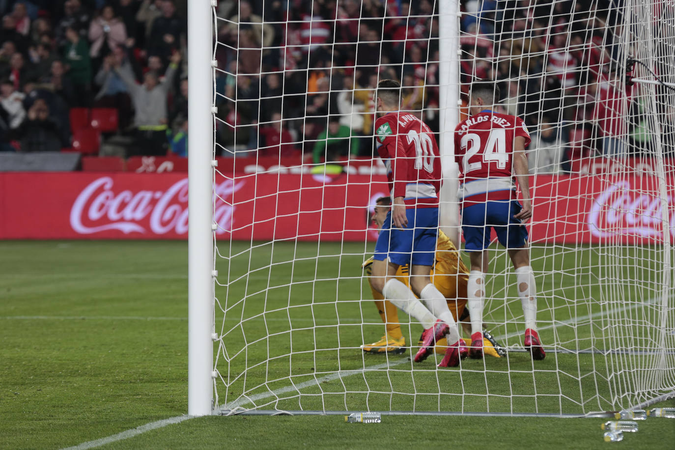 El Granada se lleva la victoria por 2-1 con una remontada in extremis. 