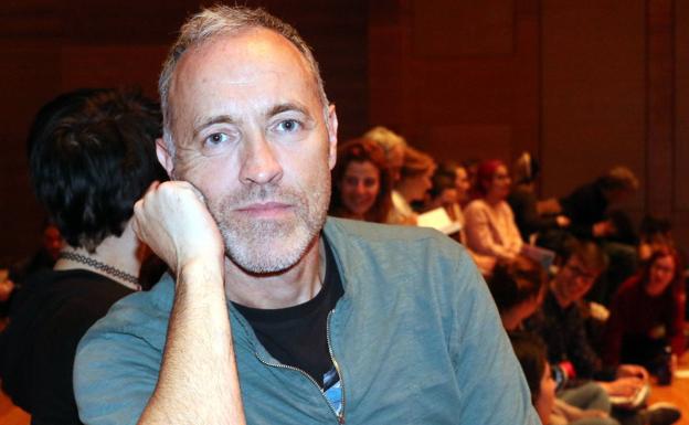 El director Miguel del Arco, en el taller 'Dirigiendo a Hamlet' en Valladolid. 