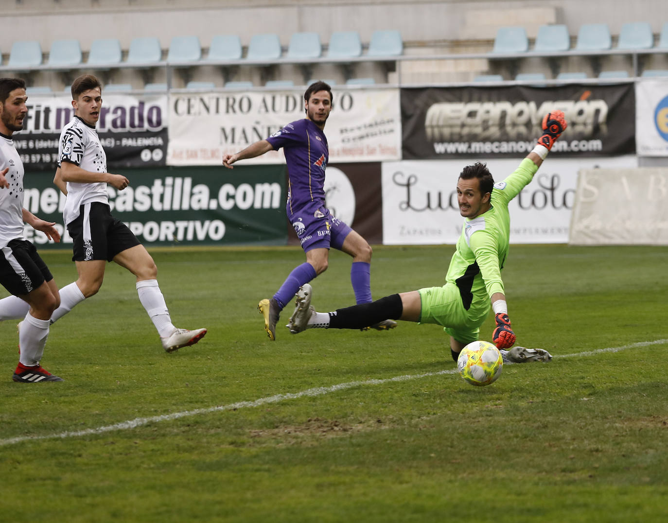 El Palencia Cristo golea a un blanco Salamanca UDS B. 