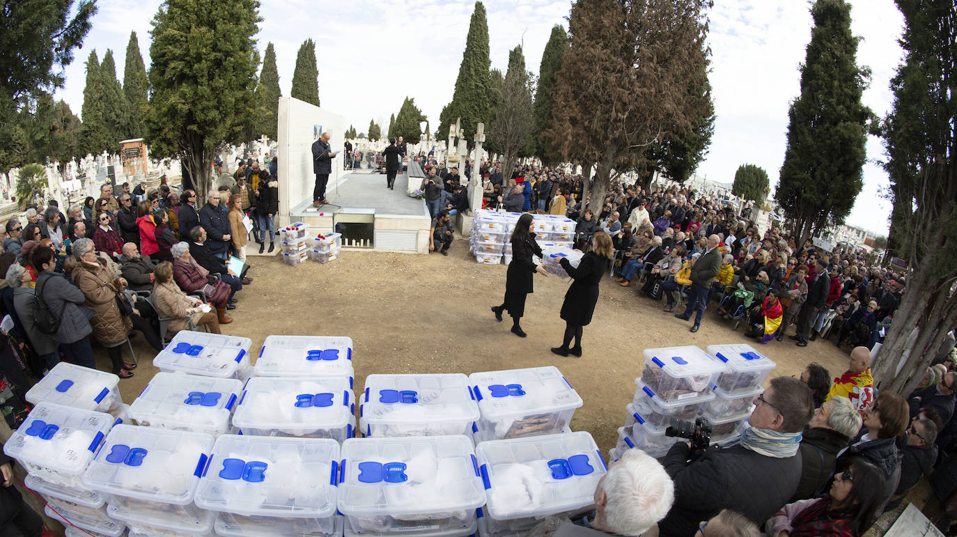 Fotos: Inauguración del Memorial del cementerio de El Carmen de Valladolid