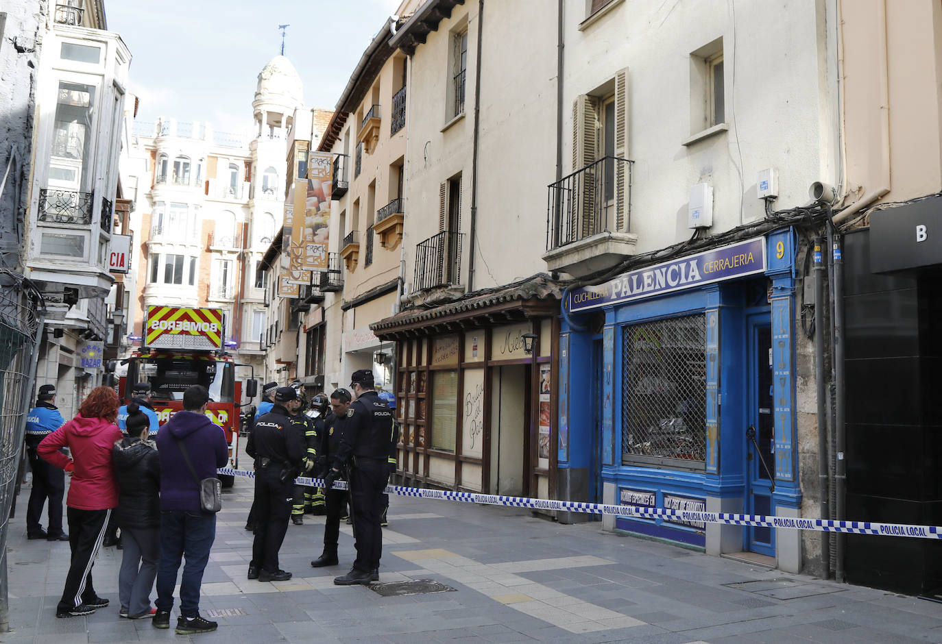 Fotos: Aviso de derrumbe en la calle Barrio y Mier de Palencia