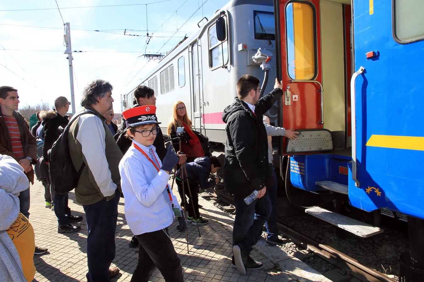 El 'tren de los ochenta' llega a Segovia. 