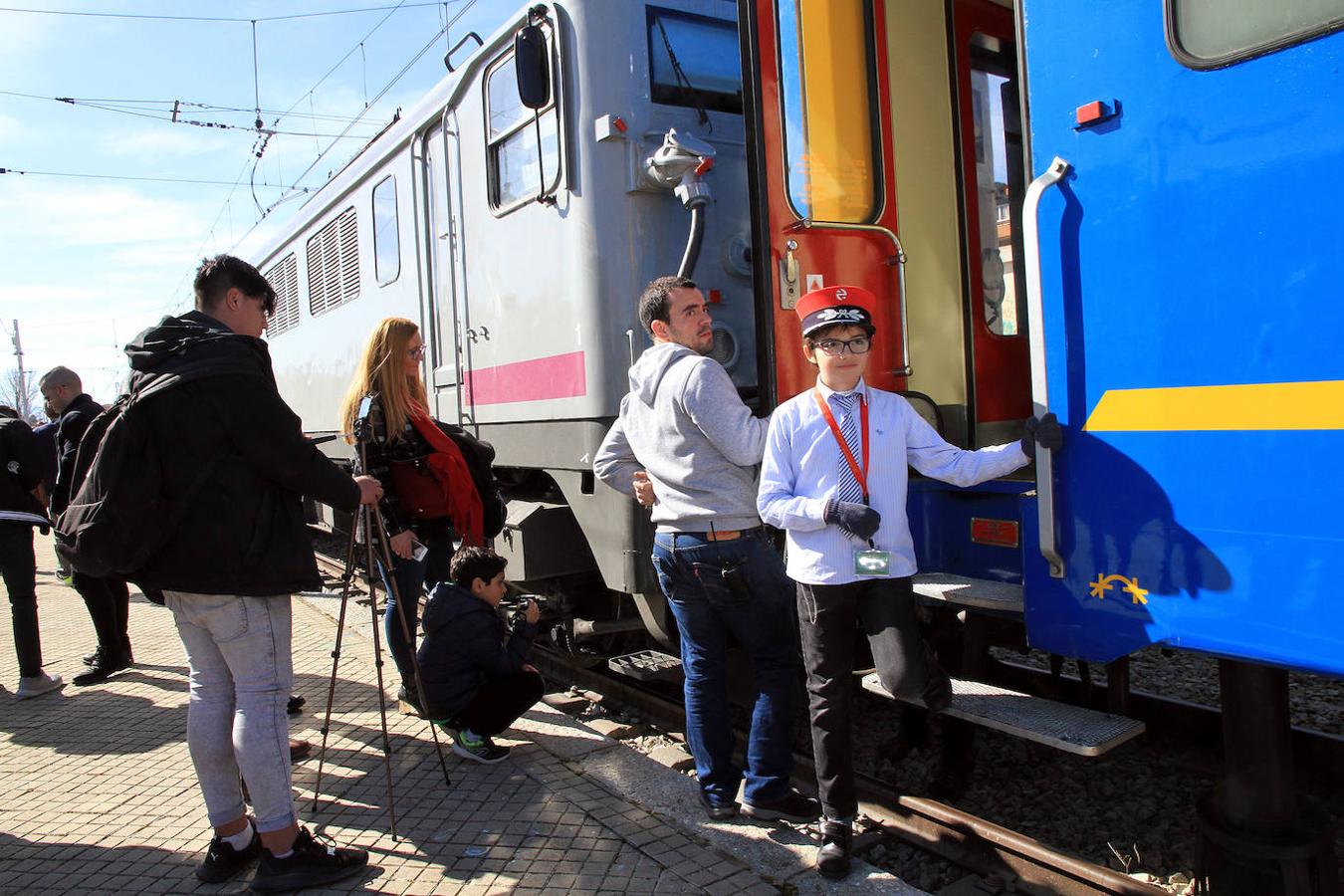 El 'tren de los ochenta' llega a Segovia. 