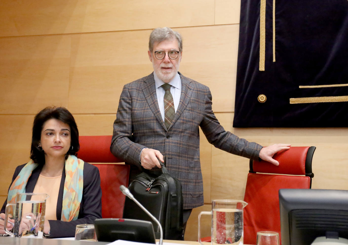 El presidente de la Confederación de Asociaciones Empresariales de Castilla y León (Cecale), Santiago Aparicio, comparece ante la Comisión de Empleo e Industria de las Cortes para informar sobre los acuerdos del Consejo del Diálogo Social.