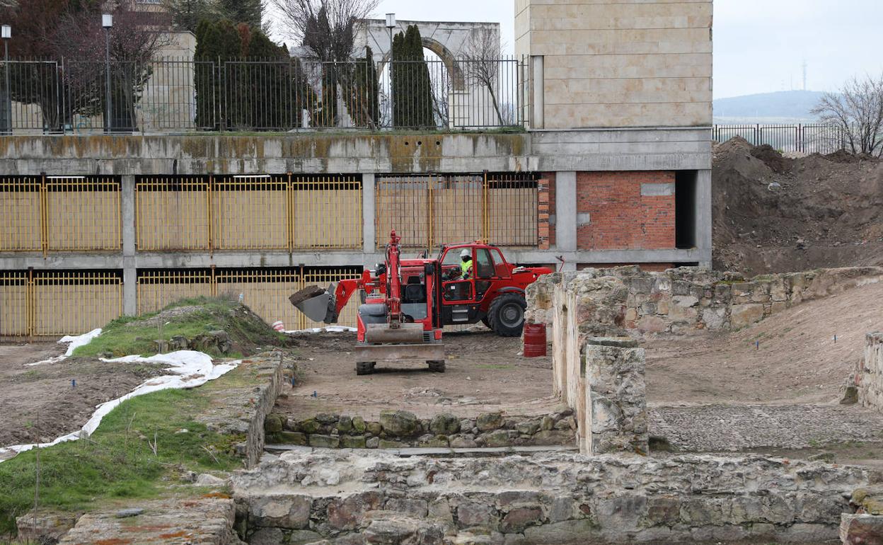 Trabajos en los restos arqueológicos del Botánico.