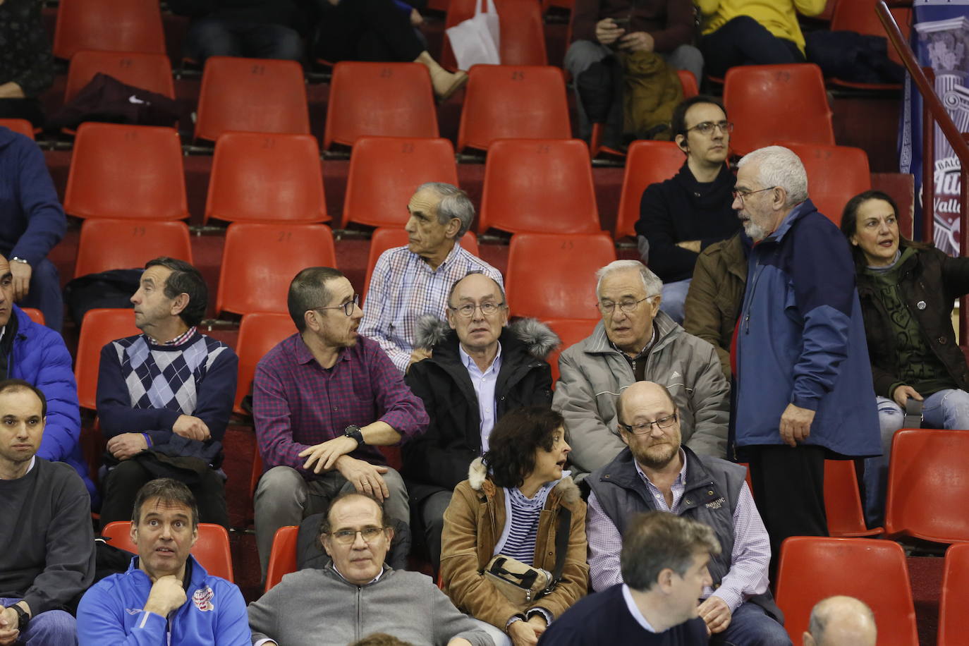 Fotos: Búscate en la grada del partido de balonmano entre Recoletas Atlético Valladolid y ABANCA Ademar León