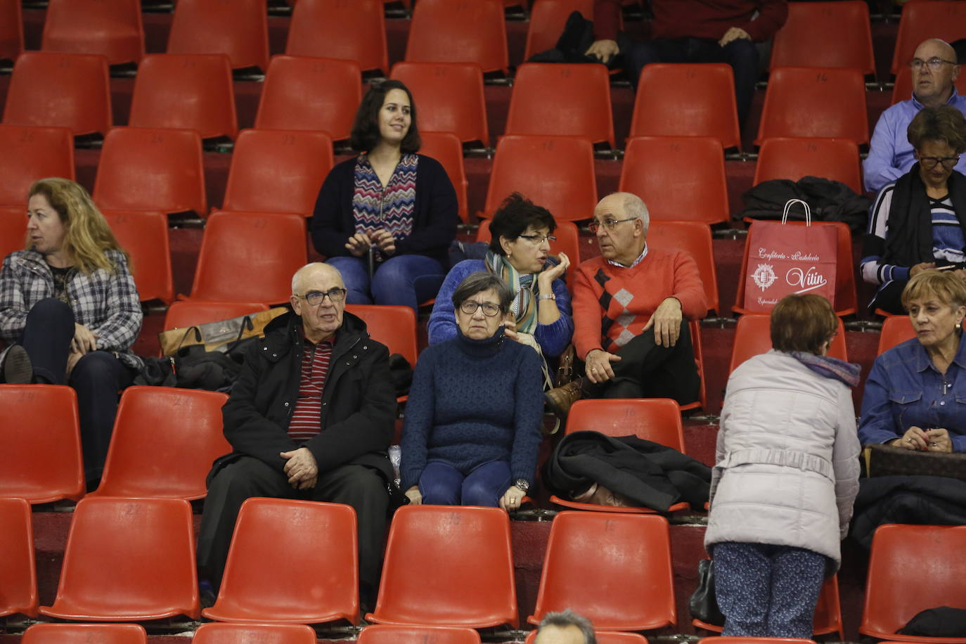 Fotos: Búscate en la grada del partido de balonmano entre Recoletas Atlético Valladolid y ABANCA Ademar León