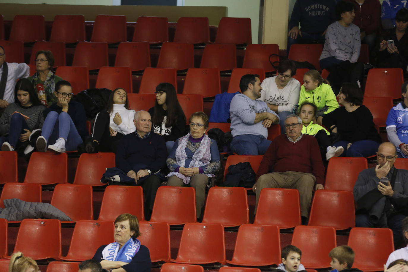 Fotos: Búscate en la grada del partido de balonmano entre Recoletas Atlético Valladolid y ABANCA Ademar León