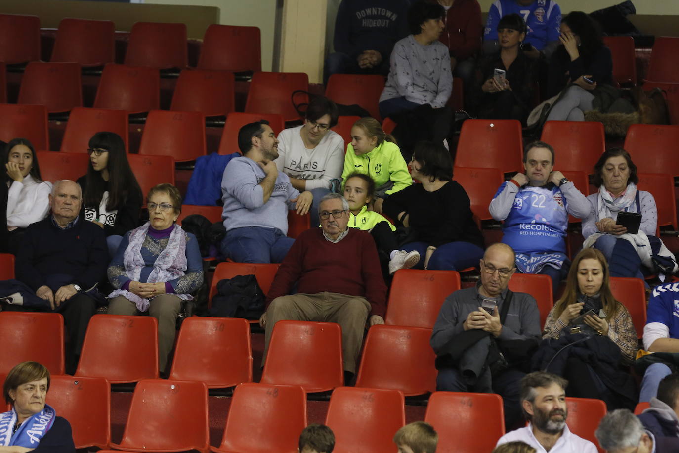 Fotos: Búscate en la grada del partido de balonmano entre Recoletas Atlético Valladolid y ABANCA Ademar León