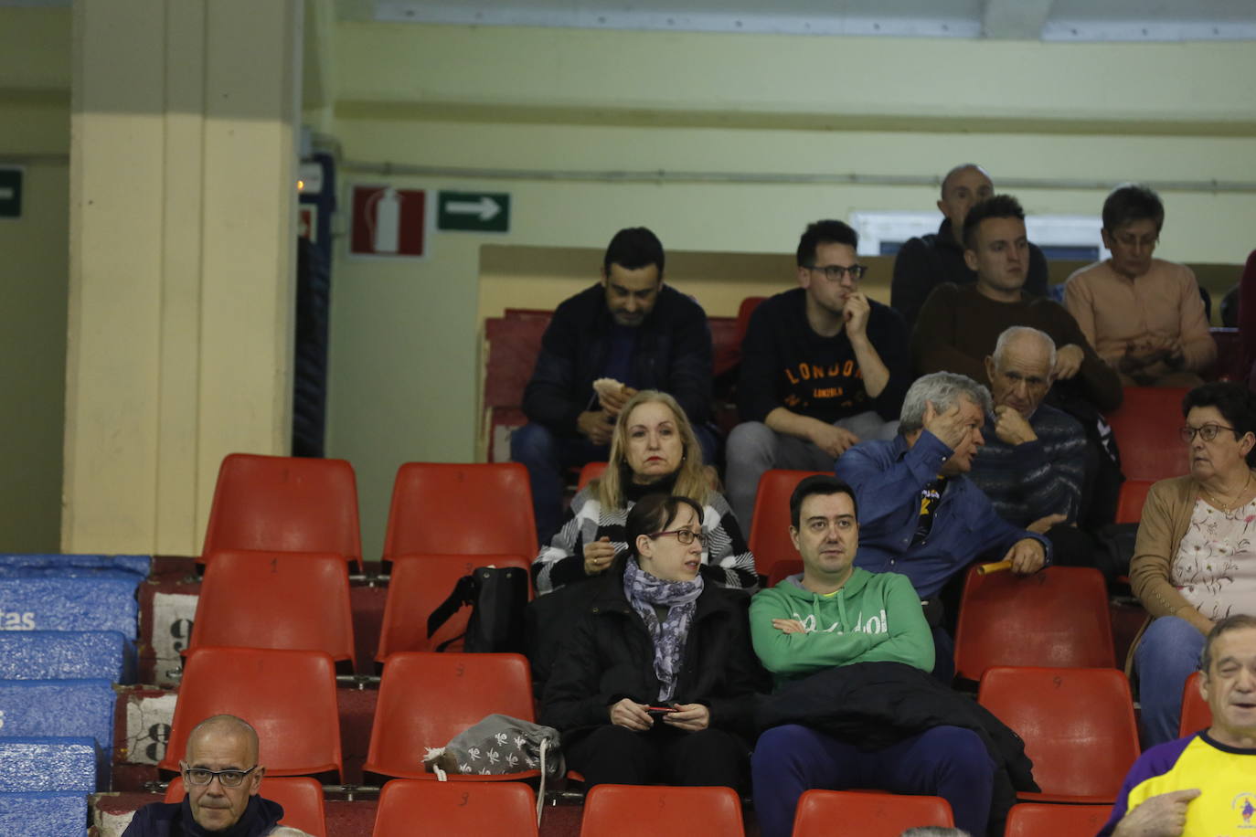 Fotos: Búscate en la grada del partido de balonmano entre Recoletas Atlético Valladolid y ABANCA Ademar León