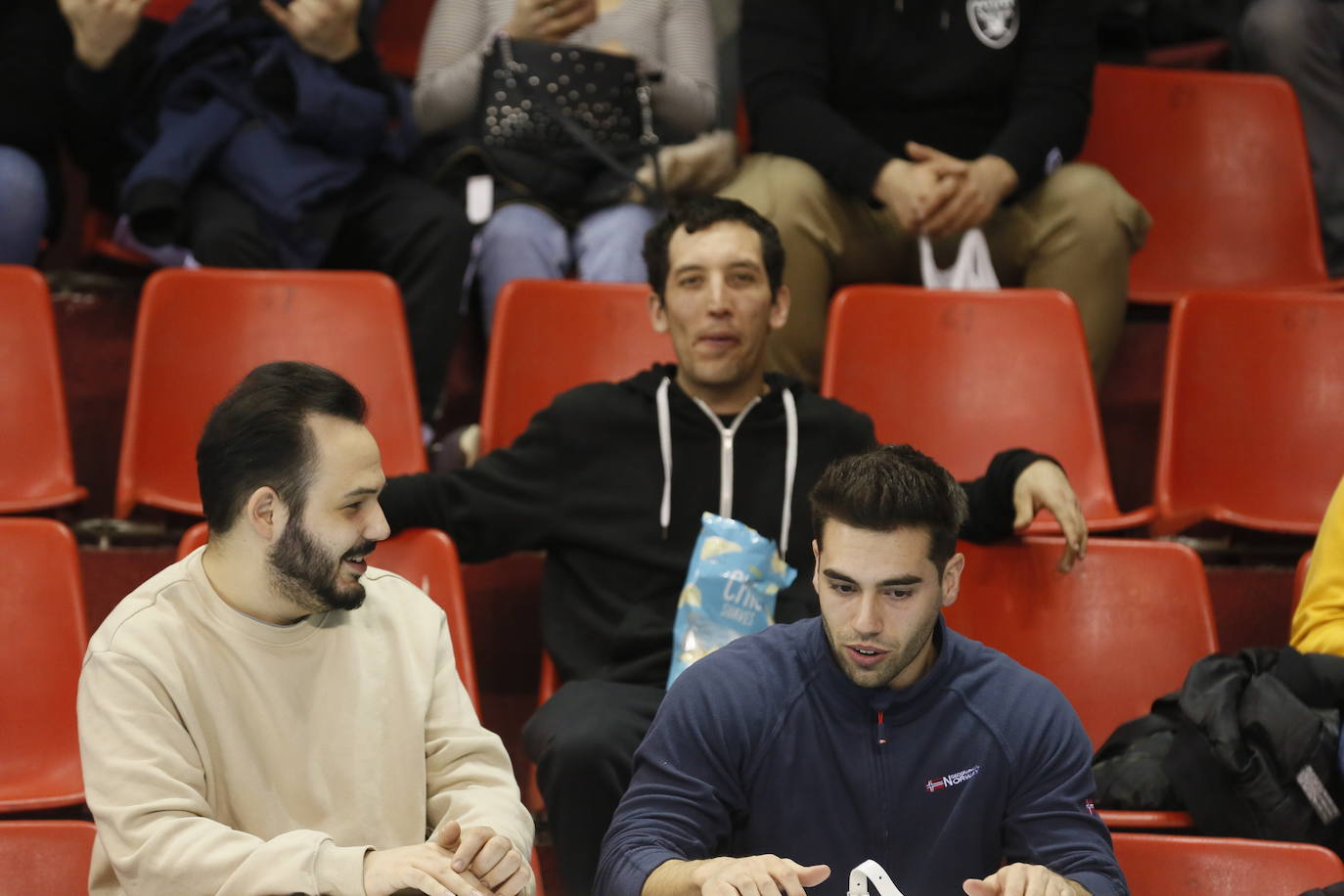 Fotos: Búscate en la grada del partido de balonmano entre Recoletas Atlético Valladolid y ABANCA Ademar León