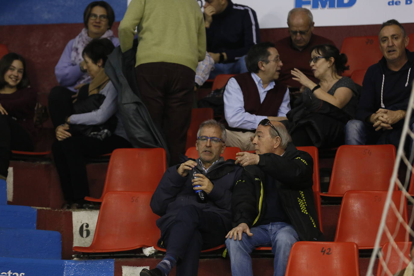 Fotos: Búscate en la grada del partido de balonmano entre Recoletas Atlético Valladolid y ABANCA Ademar León