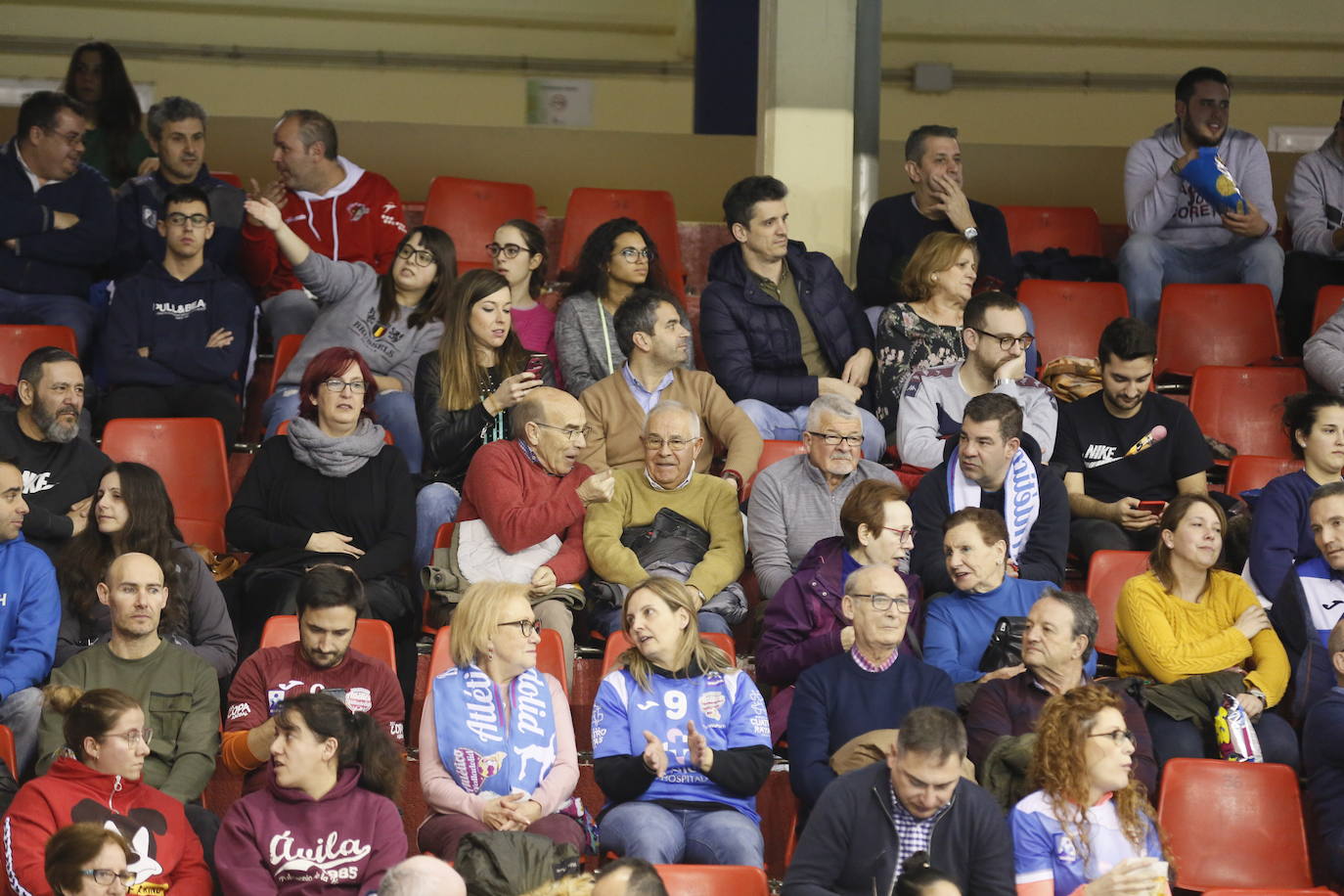 Fotos: Búscate en la grada del partido de balonmano entre Recoletas Atlético Valladolid y ABANCA Ademar León