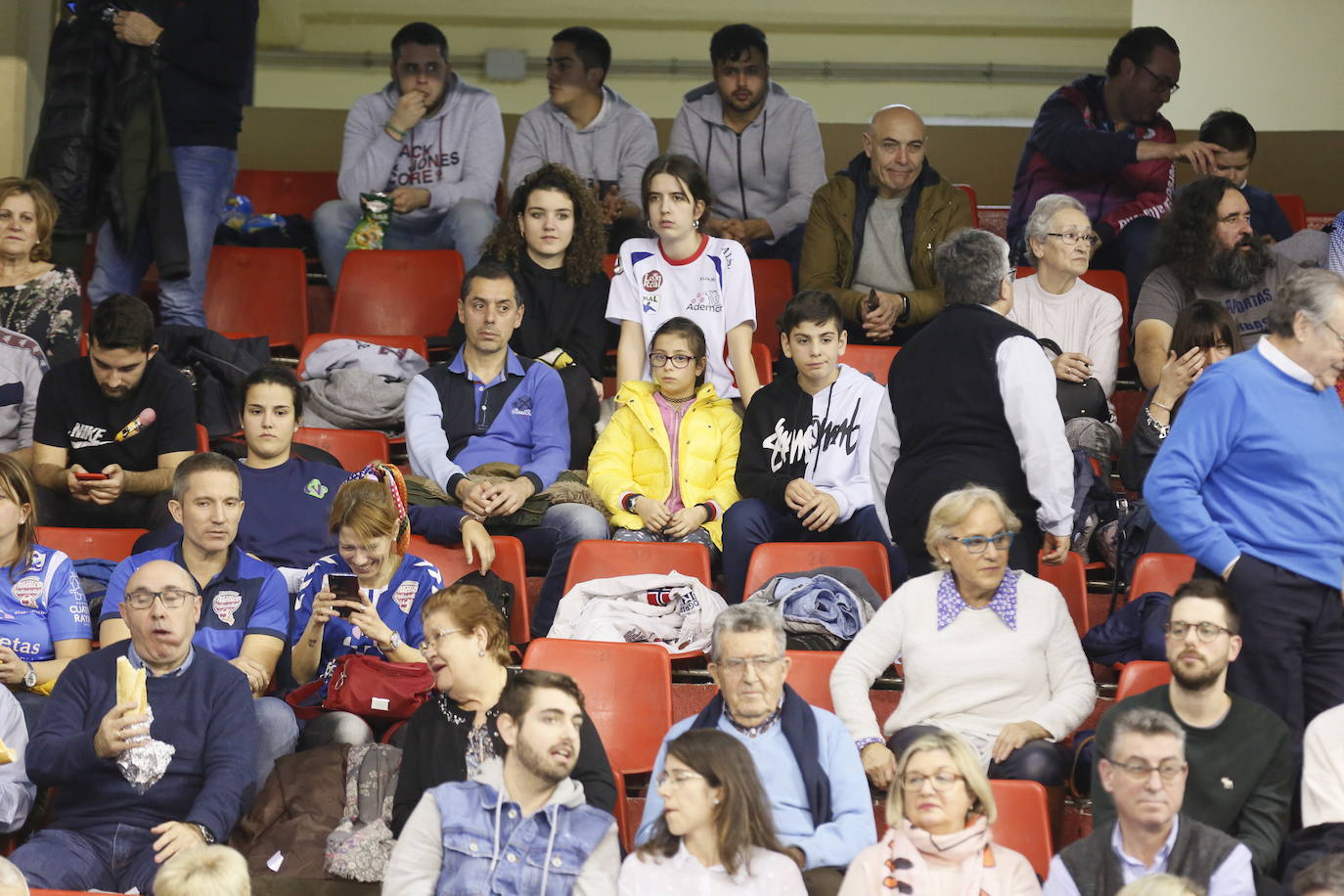 Fotos: Búscate en la grada del partido de balonmano entre Recoletas Atlético Valladolid y ABANCA Ademar León