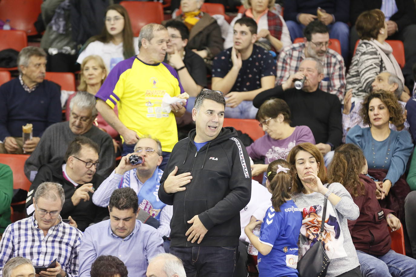 Fotos: Búscate en la grada del partido de balonmano entre Recoletas Atlético Valladolid y ABANCA Ademar León