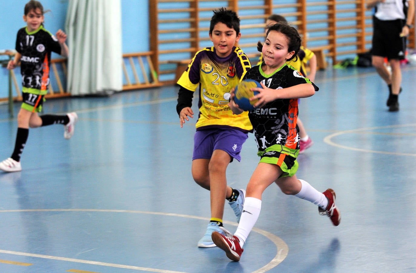 Los grupos de la categoría Benjamín se enfrentaba en el CEIP Pablo Picasso de la capital