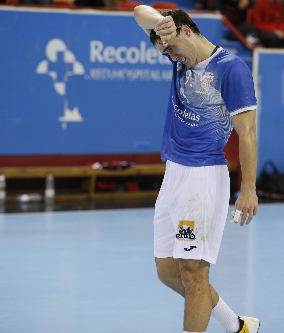 Ambos equipos ofrecieron un extraordinario espectáculo de balonmano sobre el parqué de Huerta del Rey. Ganaron los leoneses porque son más equipo, porque tienen más fondo de armario y porque Cadenas sabe manejar los partidos como nadie, incluyendo en ello el acogotamiento a los árbitros.