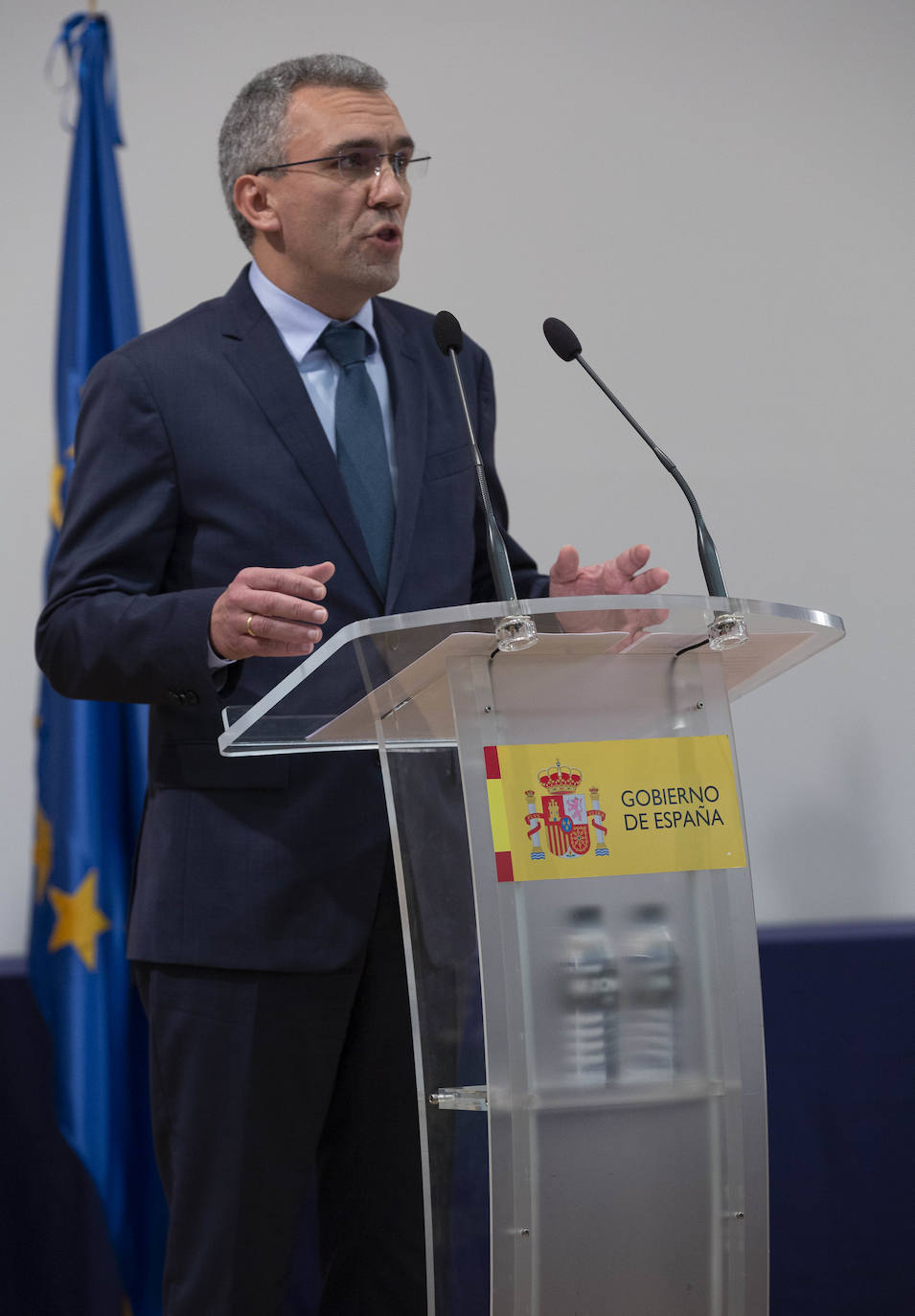 En el patio de butacas se encontraban los sindicatos, universidades, organizaciones agrarias, rivales políticos como Martín Fernández (edil de Cs en Valladolid) y Javier García Bartolomé (concejal de Vox en Valladolid), los vicepresidentes de la Diputación Guzmán Gómez y Víctor Alonso o el alcalde de la ciudad, Óscar Puente.