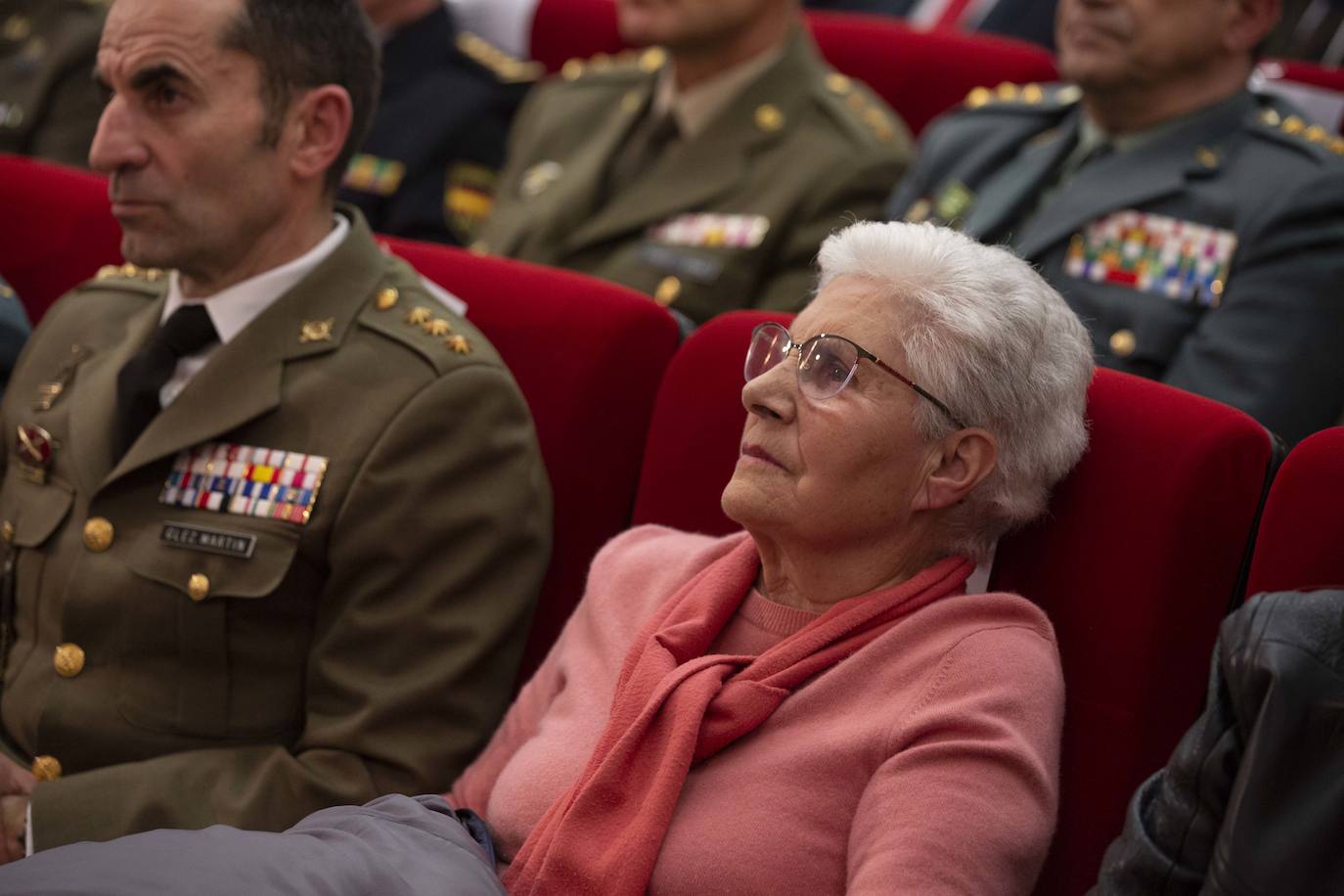 En el patio de butacas se encontraban los sindicatos, universidades, organizaciones agrarias, rivales políticos como Martín Fernández (edil de Cs en Valladolid) y Javier García Bartolomé (concejal de Vox en Valladolid), los vicepresidentes de la Diputación Guzmán Gómez y Víctor Alonso o el alcalde de la ciudad, Óscar Puente.