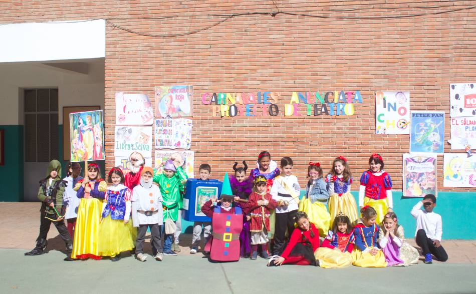 Carnaval en el colegio Sagrado Corazón-La Anunciata de Valladolid. Lo han dedicado a películas infantiles y han aprovechado para celebrar el bocata solidario.