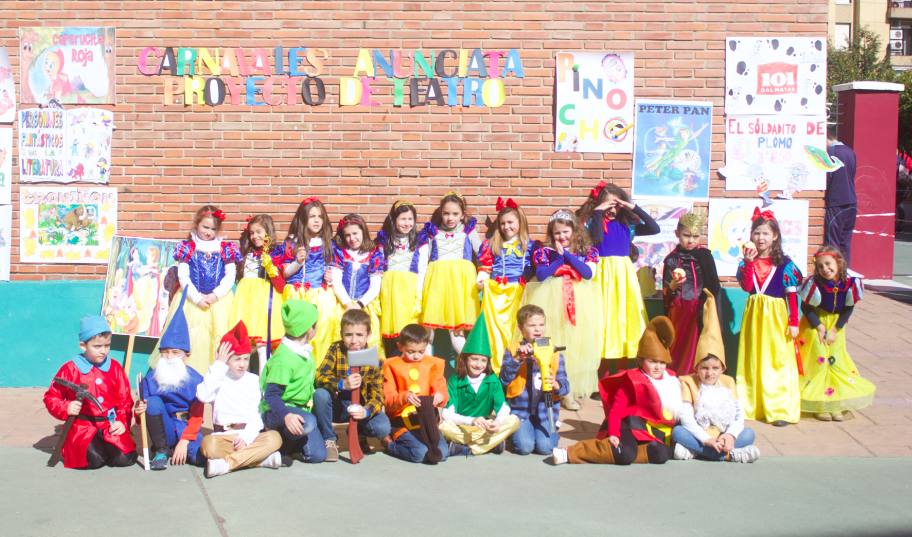 Carnaval en el colegio Sagrado Corazón-La Anunciata de Valladolid. Lo han dedicado a películas infantiles y han aprovechado para celebrar el bocata solidario.