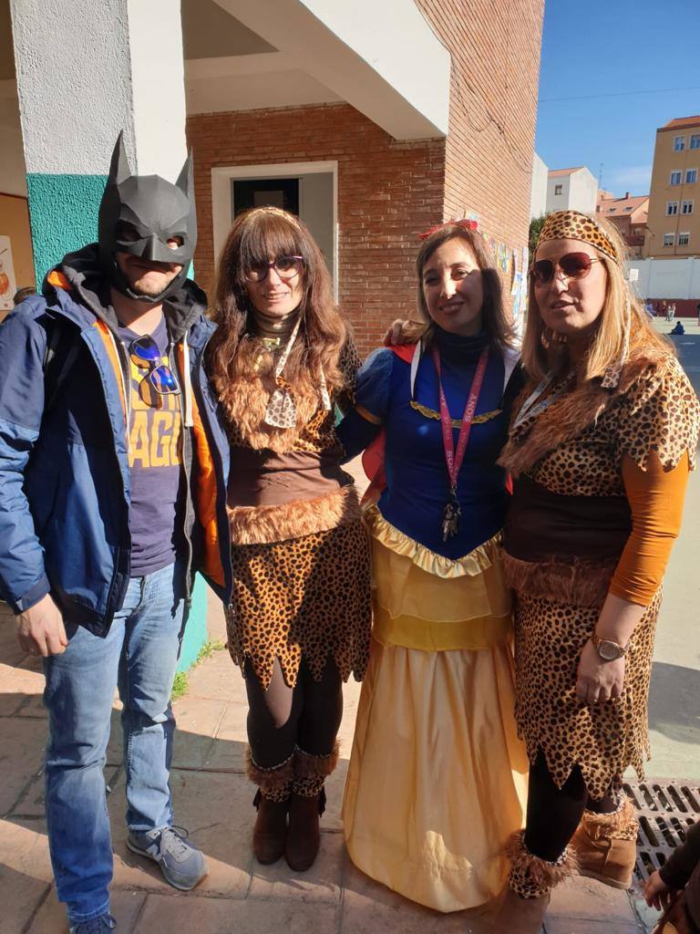 Carnaval en el colegio Sagrado Corazón-La Anunciata de Valladolid. Lo han dedicado a películas infantiles y han aprovechado para celebrar el bocata solidario.