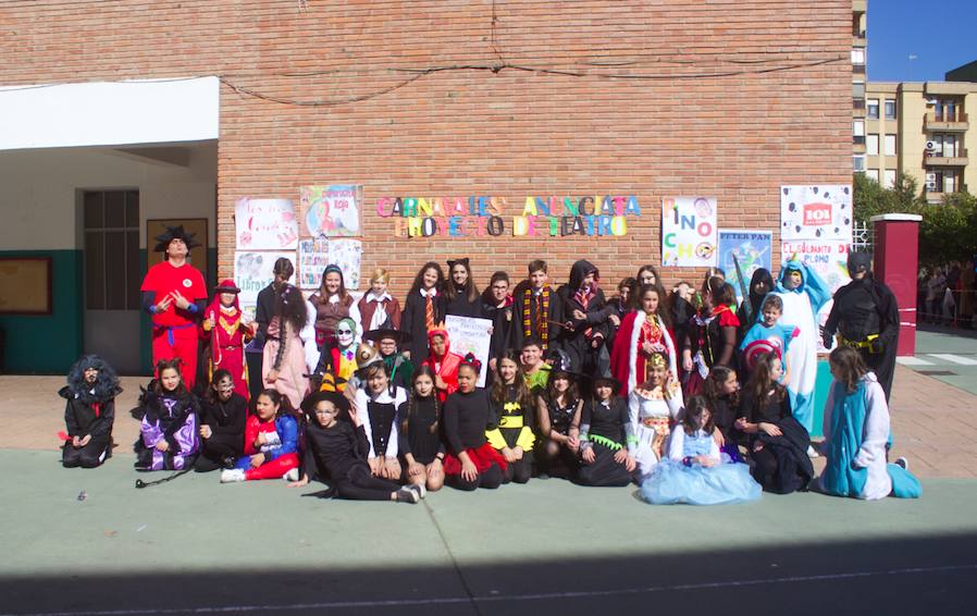 Carnaval en el colegio Sagrado Corazón-La Anunciata de Valladolid. Lo han dedicado a películas infantiles y han aprovechado para celebrar el bocata solidario.