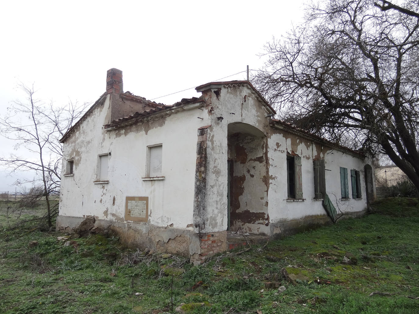 Grupo de viviendas San Alberto El Magno, inaugurado en 1951 y abandonado hoy a la espera de su urbanización.