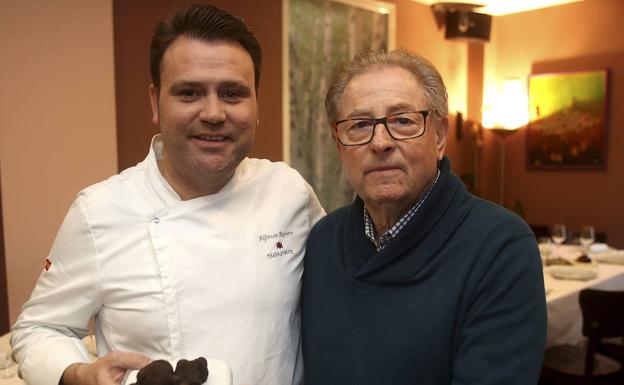El chef Alfonso Romero, con el precursor del uso de la trufa, Millán Maroto