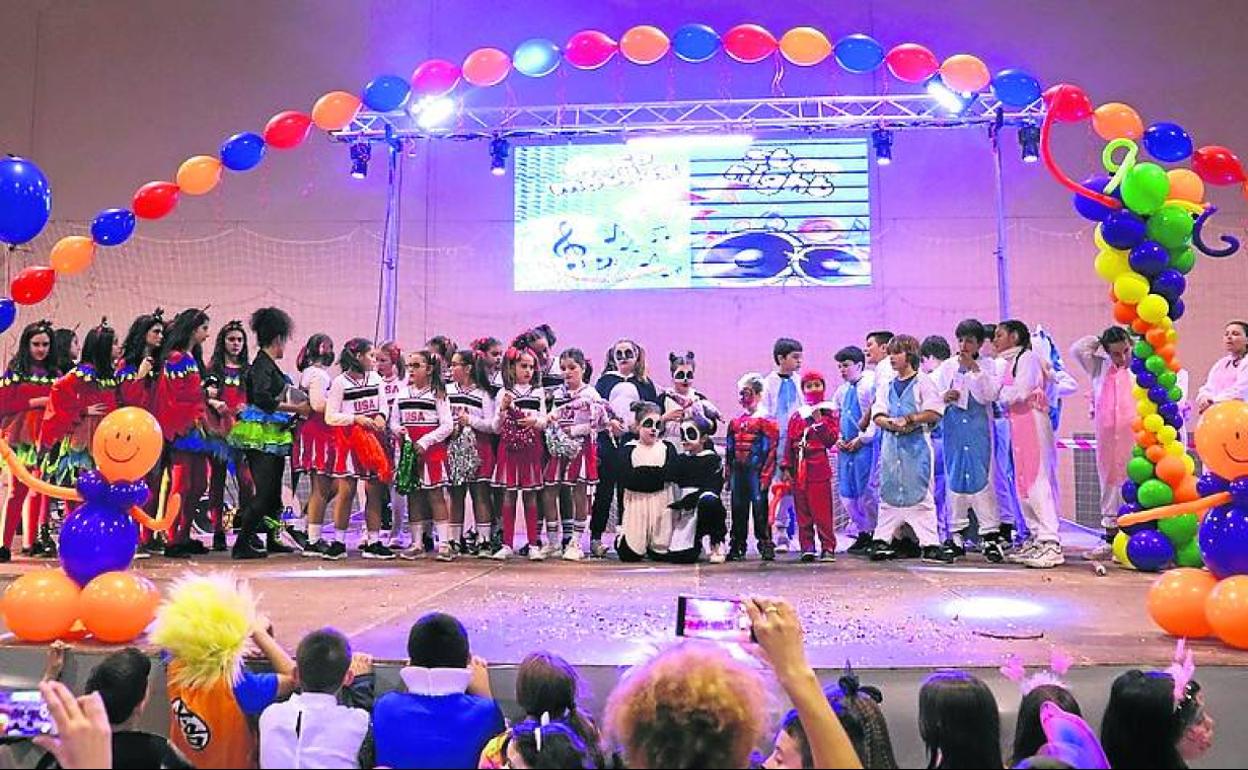 Más de 5000 niños acudieron al baile de carnaval de Rioseco.