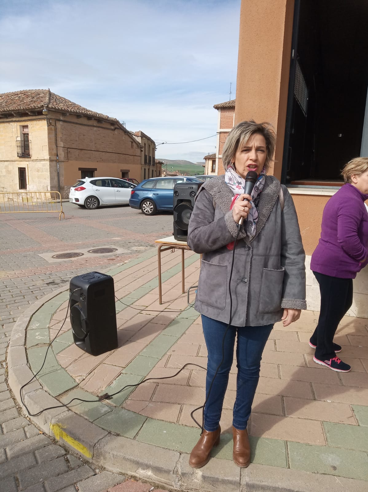 Los más pequeños de la localidad vallisoletana cambian los caballos por sus bicis en la carrera de cintas. 