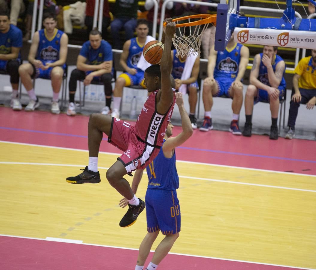 La dolorosa derrota en Lugo había sembrado una duda sobre el estado físico del equipo motivada por una merma en el ritmo y, sobre todo, en la intensidad atrás. Y ésta quedó sin despejar con un juego a ráfagas, sin continuidad y a expensas durante demasiados minutos de un rival muy justo de recursos.