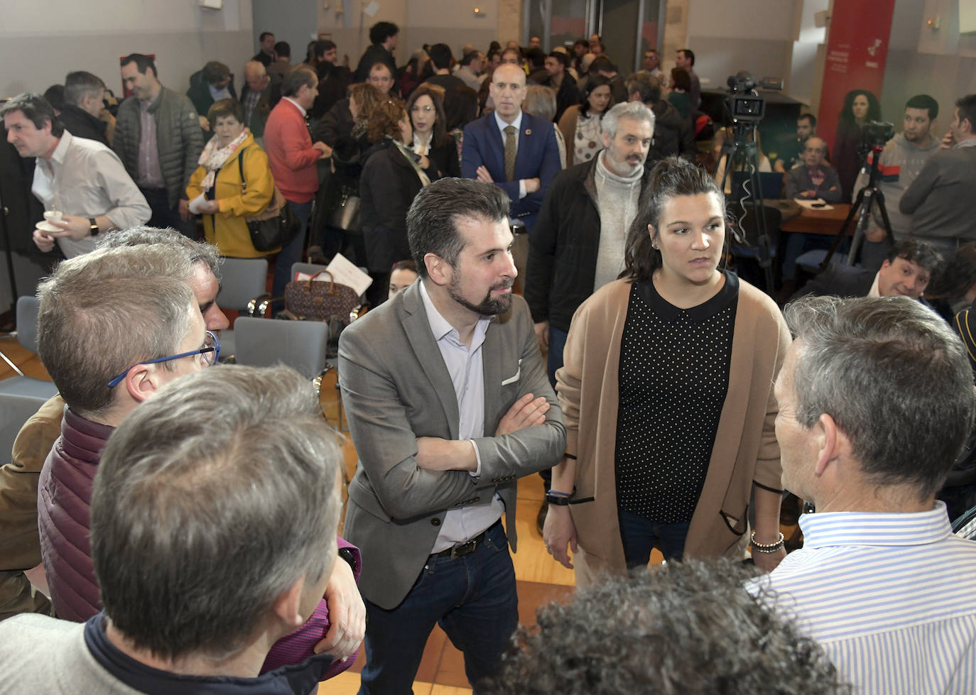 . El secretario general del PSOECyL, Luis Tudanca, y el alcalde de Burgos, Daniel de la Rosa, inauguran el Consejo de Alcaldes del PSOECyL.