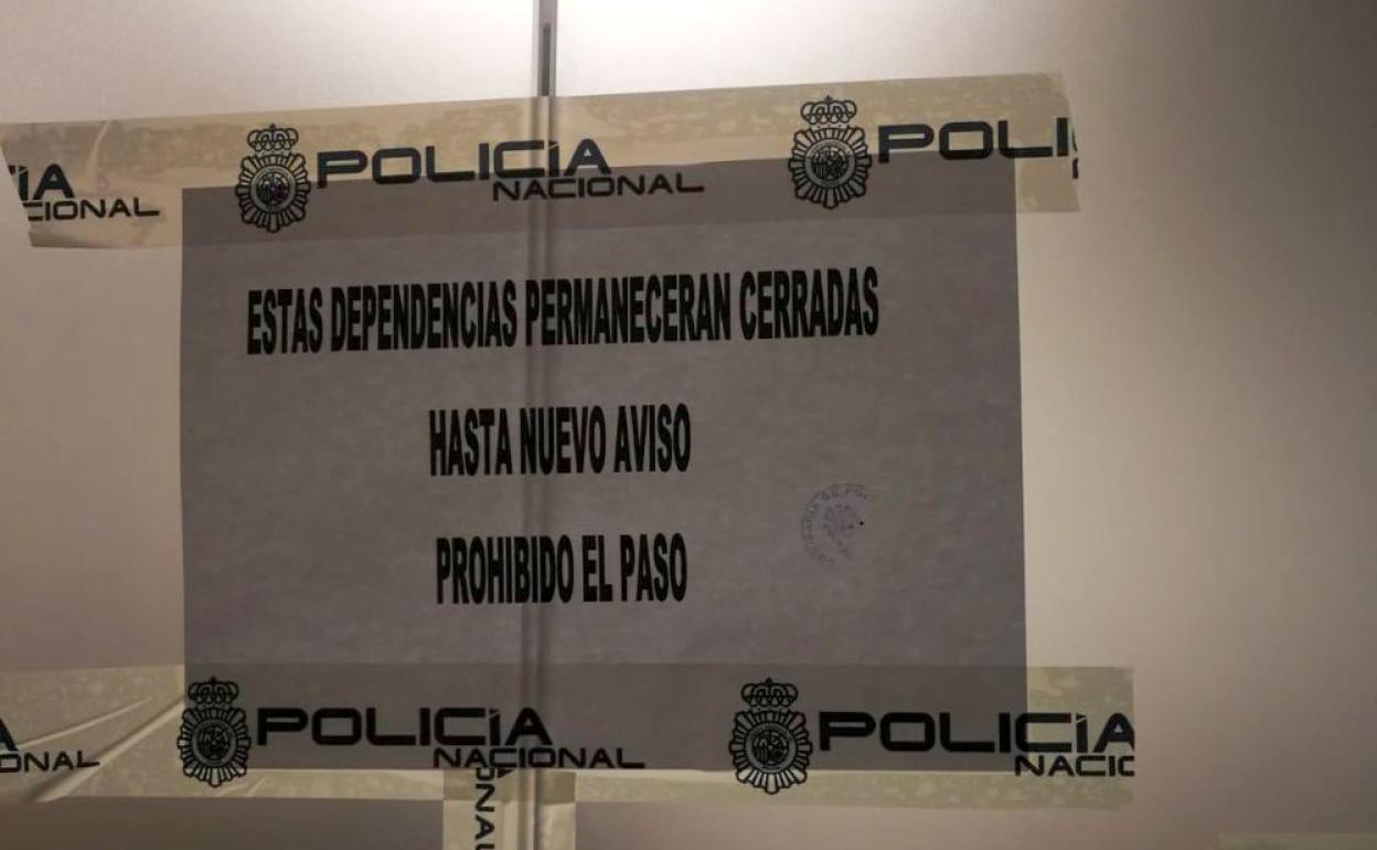 Imagen de la sala en la que tuvo lugar el contagio ahora precintada.