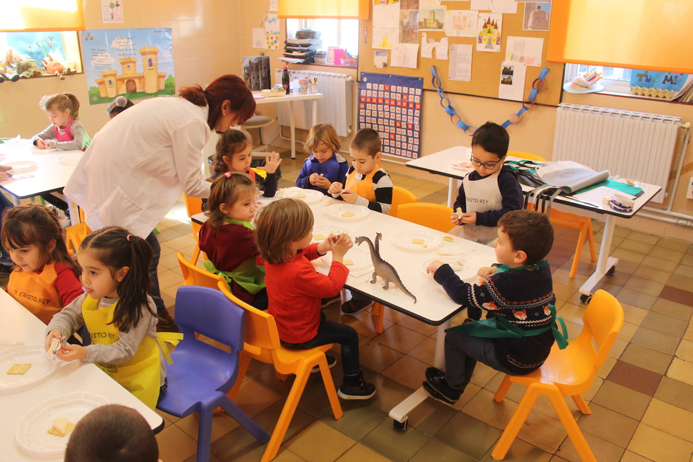 Los niños aprendieron a crear ratones de queso.