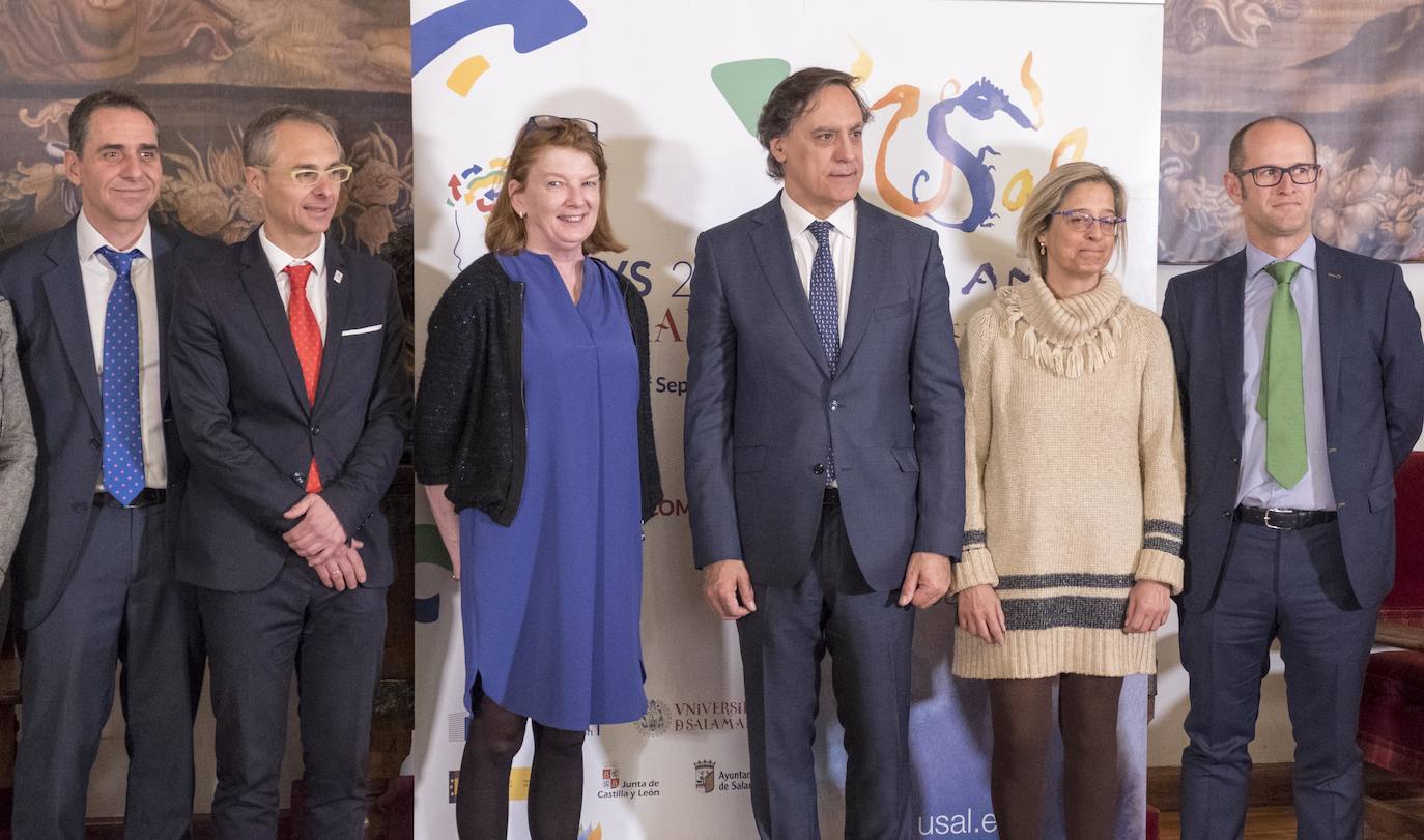 El rector de la Universidad de Salamanca, Ricardo Rivero, presenta ante los medios el Certamen Europeo para Jóvenes Científicos (EUCYS), que se celebra en septiembre. En la imagen un momento de la presentación (De I a D) : Fernando de Hipólito Rúiz, subdirector adjunto de la subdireción general de formación del profesorado universitario; Ricardo Rivero, rector de la Usal; Karen Slavin, responsable de políticas de la comisión Europea; Carlos García Carbayo, alcalde de la ciudad; Pilar Garcés, viceconsejera de universidades de la Junta de Castilla y León; y Miguel Calvo (I), delegado de Iberdrola Castilla y León.