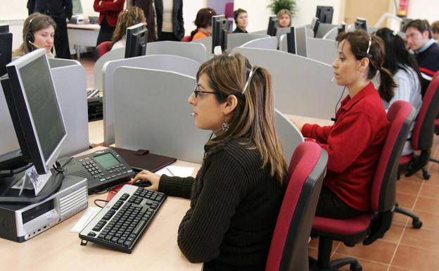 Centro de gestión de citas sanitarias de Tábara donde atienden mayoría de mujeres. 