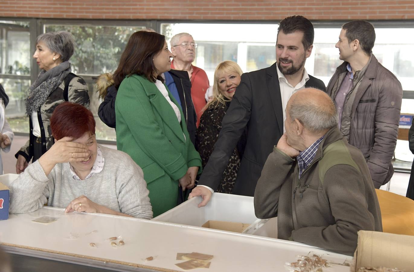 El secretario general del PSOECyL, Luis Tudanca, visita el Centro de Aspanias de Salas de los Infantes.