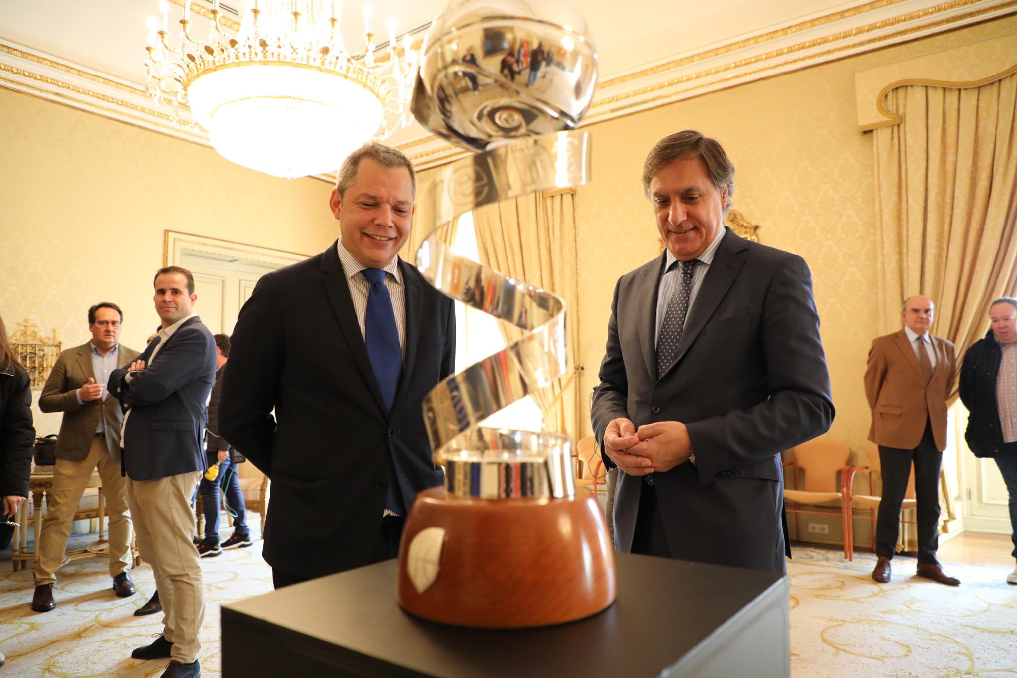 El alcalde de Salamanca, Carlos García Carbayo, ha augurado que la ciudad entera se volcará con el evento deportivo, que se celebra desde hoy y hasta el próximo domingo en la capital salmantina, y ha destacado que esta competición tan importante es una ocasión excepcional para promocionar el nombre de Salamanca ligado al turismo deportivo.