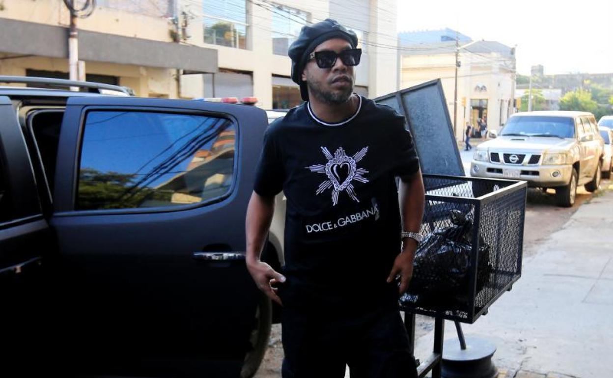 Ronaldinho, a su llegada a la sede de la Fiscalía. 