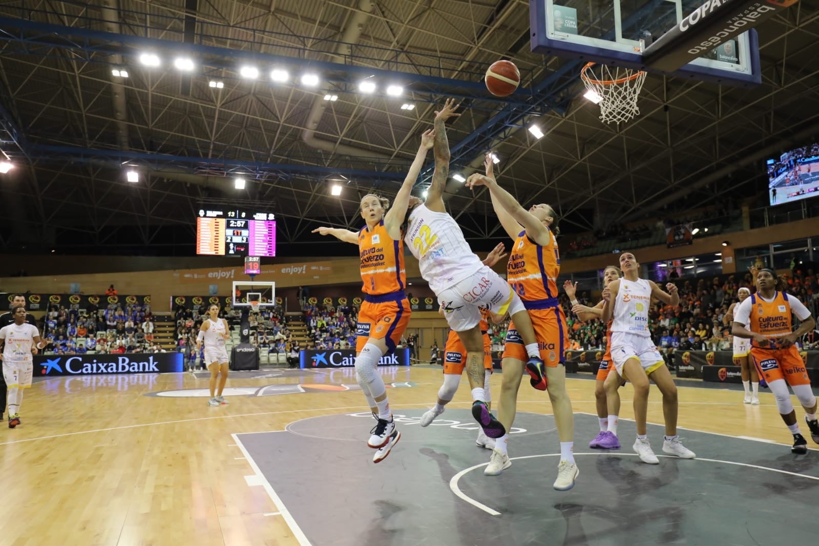 Los dos equipos se han visto las caras en la Liga recientemente con triunfo para las valencianas 75-58.